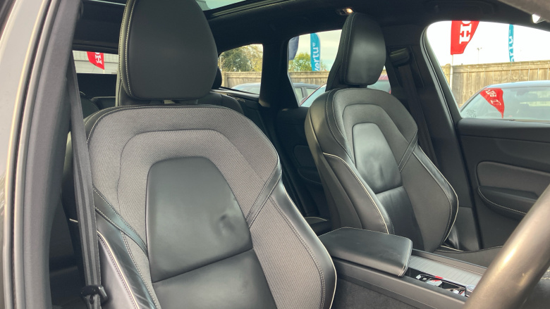 Volvo Xc60 2.0 B5P [250] R DESIGN Pro 5dr AWD Geartronic Petrol Estate